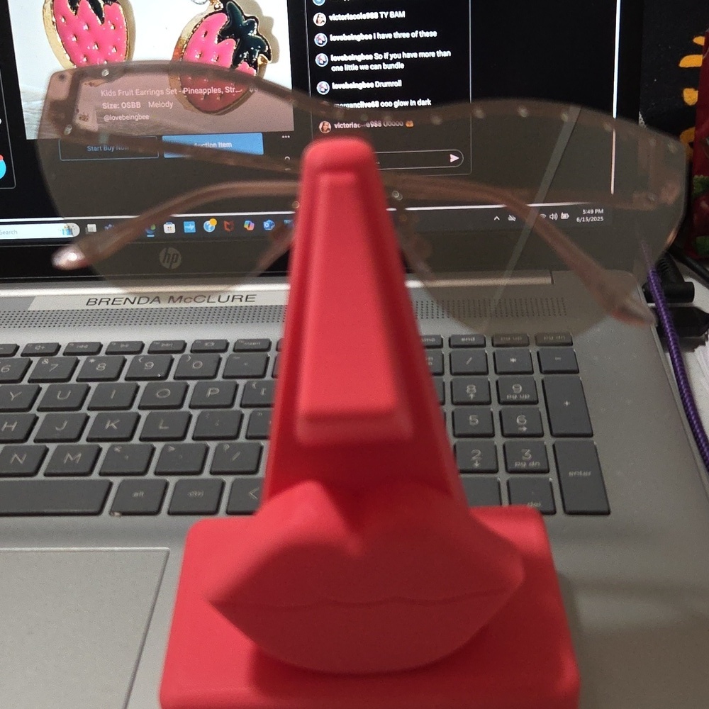 3-D Printed Lips Glasses Holder